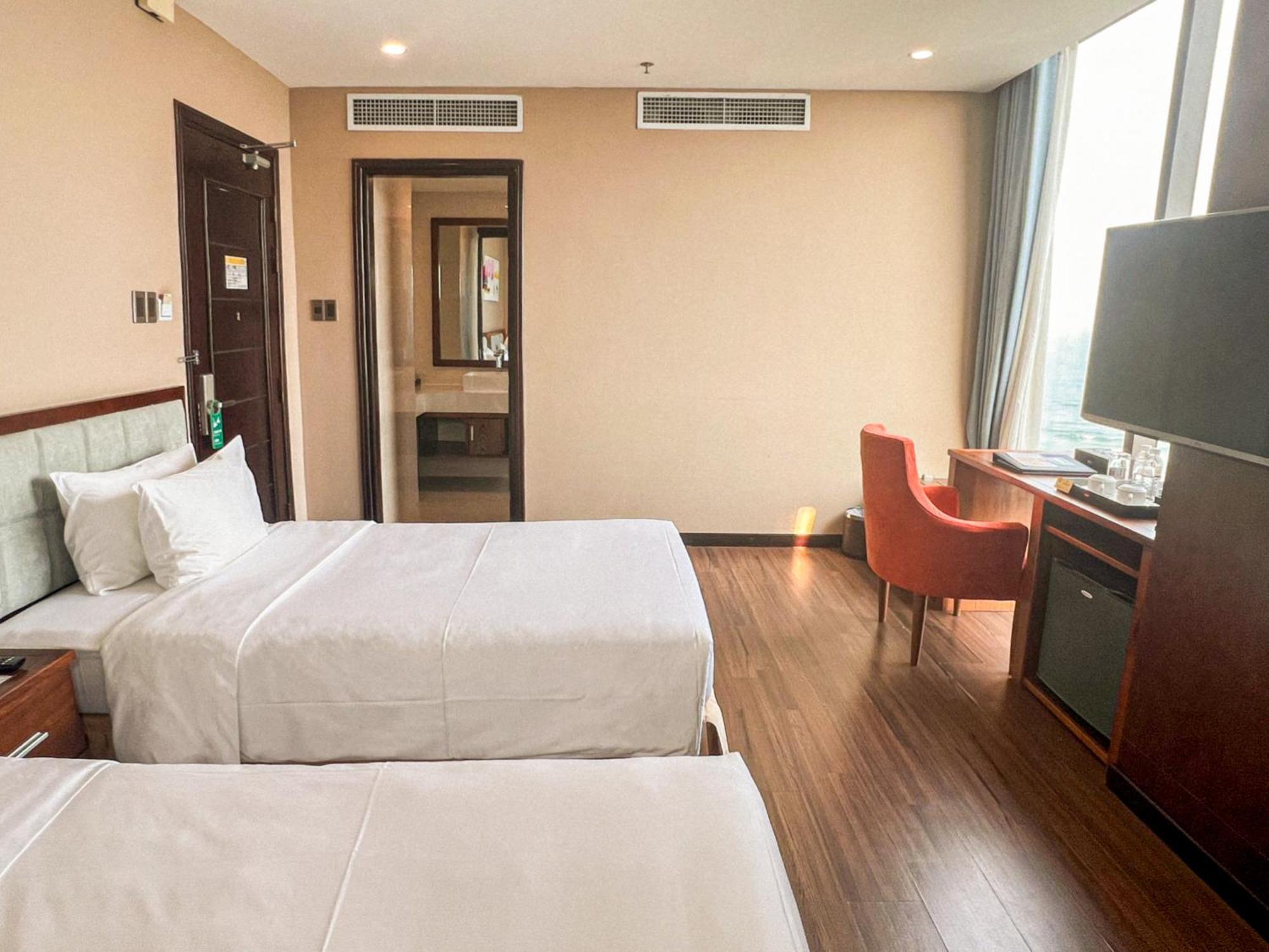 Yarra Ocean Suites Danang Exterior photo